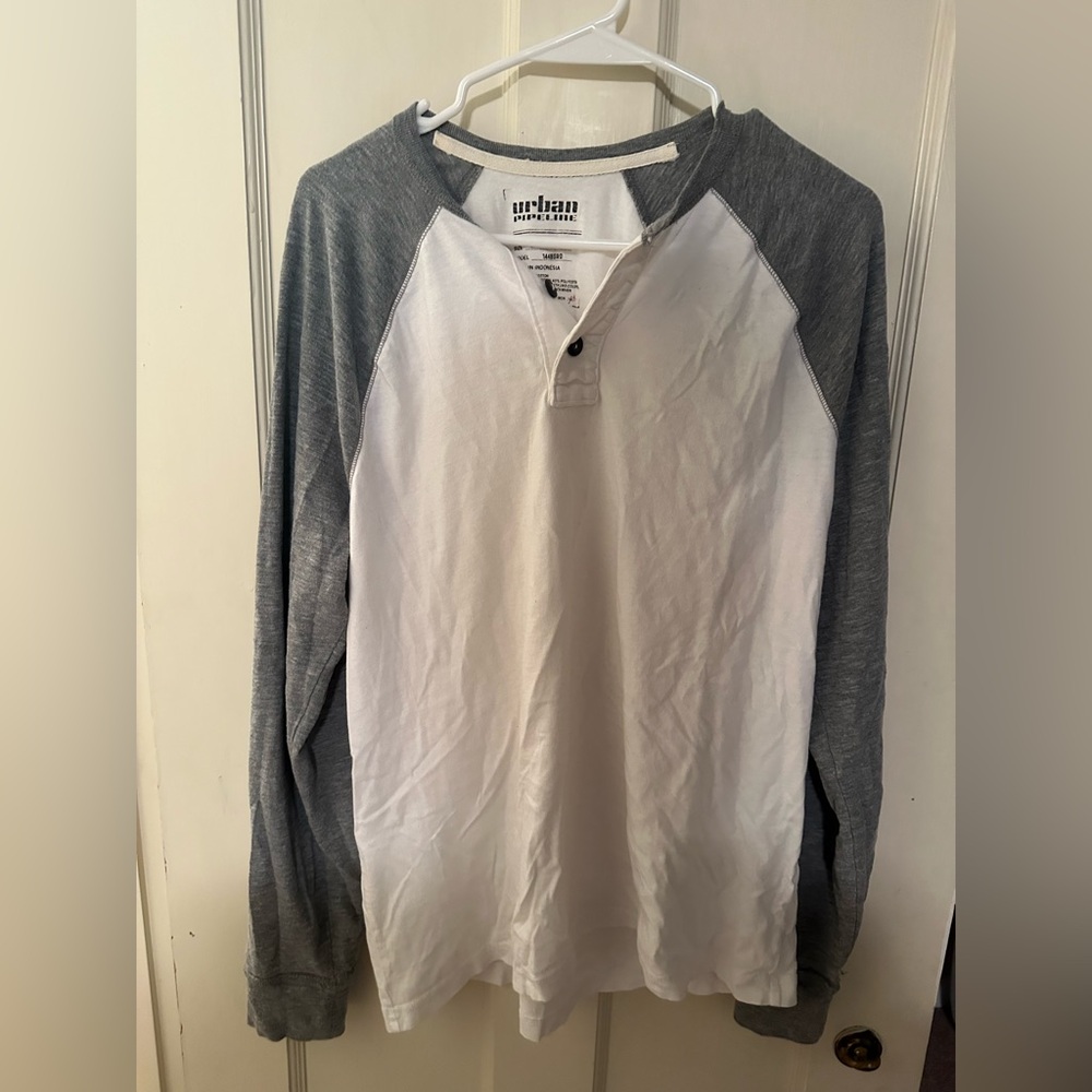 Urban pipeline men’s long sleeve shirt in white with gray sleeves. Size large